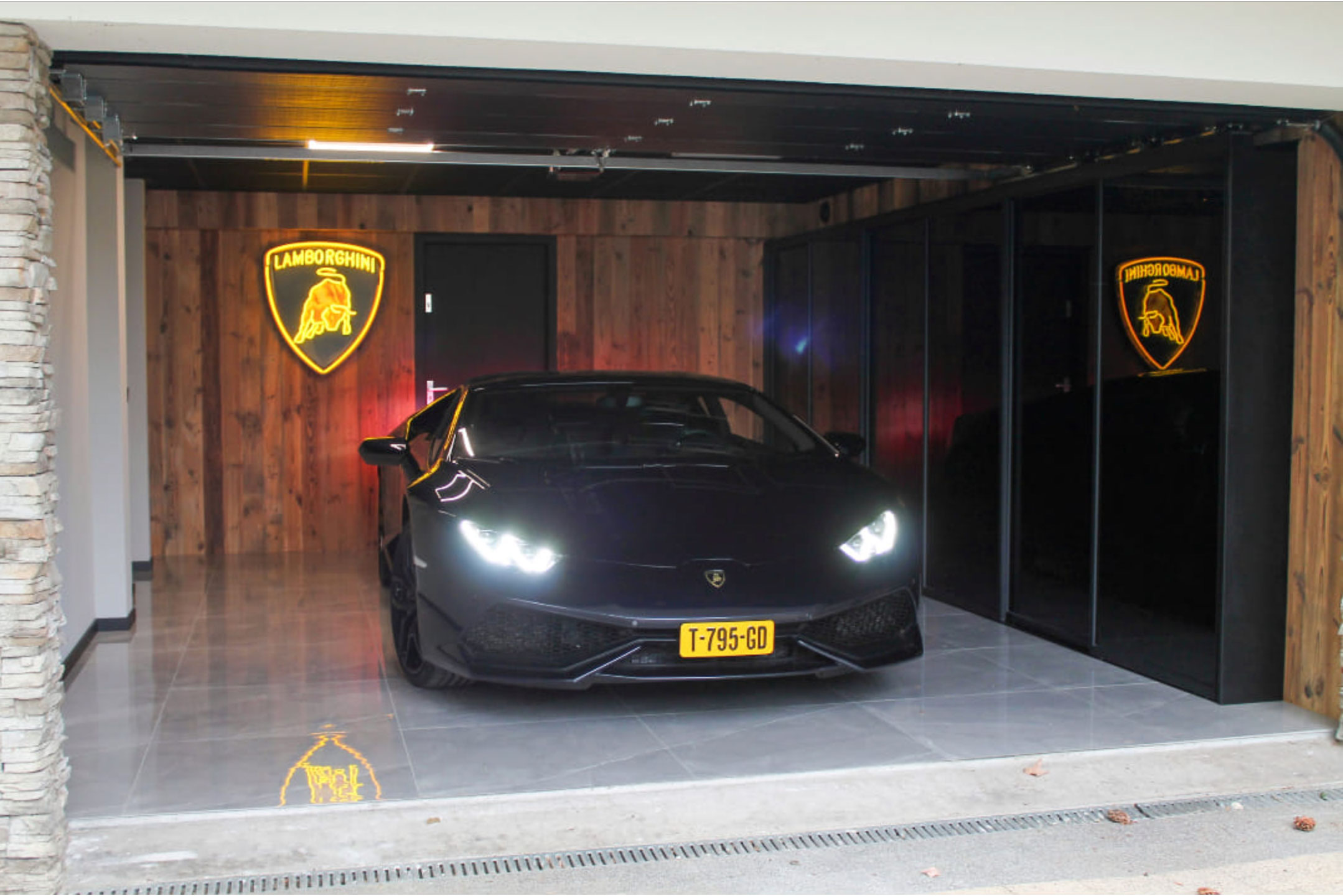 Custom made Lamborghini garage | Stolze